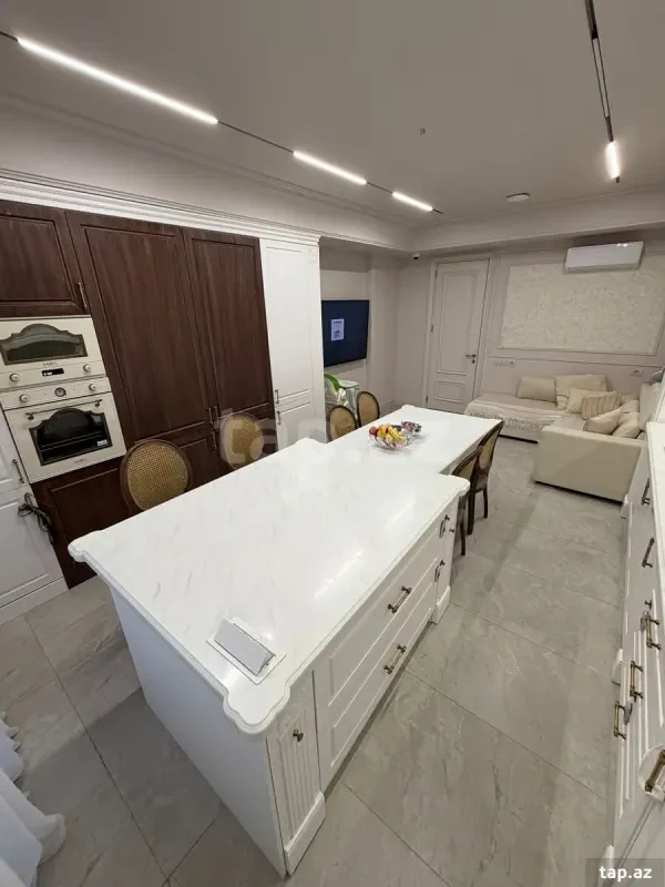 Satılır 4 otaqlı yeni tikili 203 m²