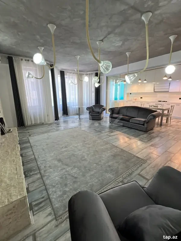 Kirayə verilir 3 otaqlı yeni tikili 148 m²