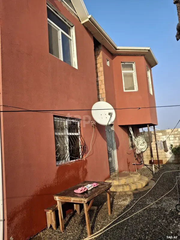 Satılır 6 otaqlı həyət evi 140 m²