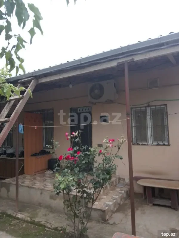 Satılır 4 otaqlı həyət evi 160 m²