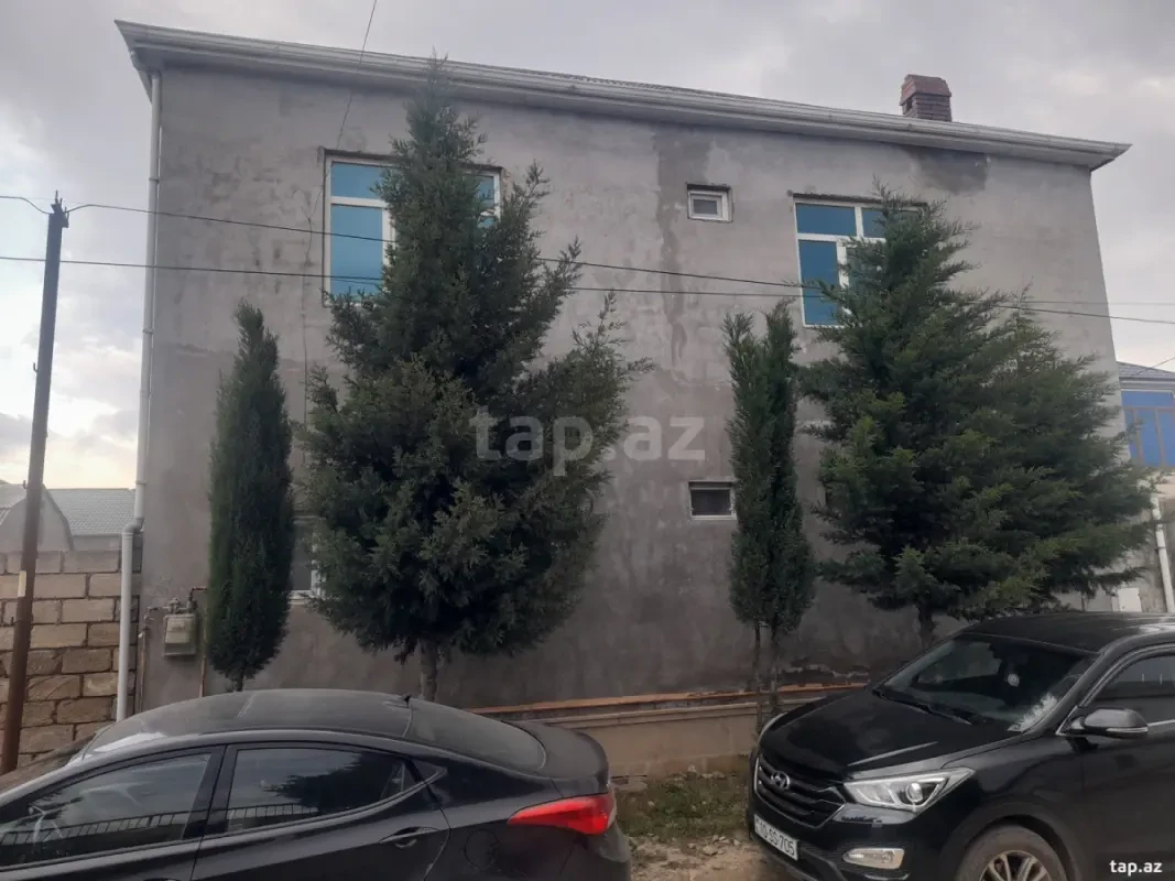 Satılır 8 otaqlı həyət evi 260 m²
