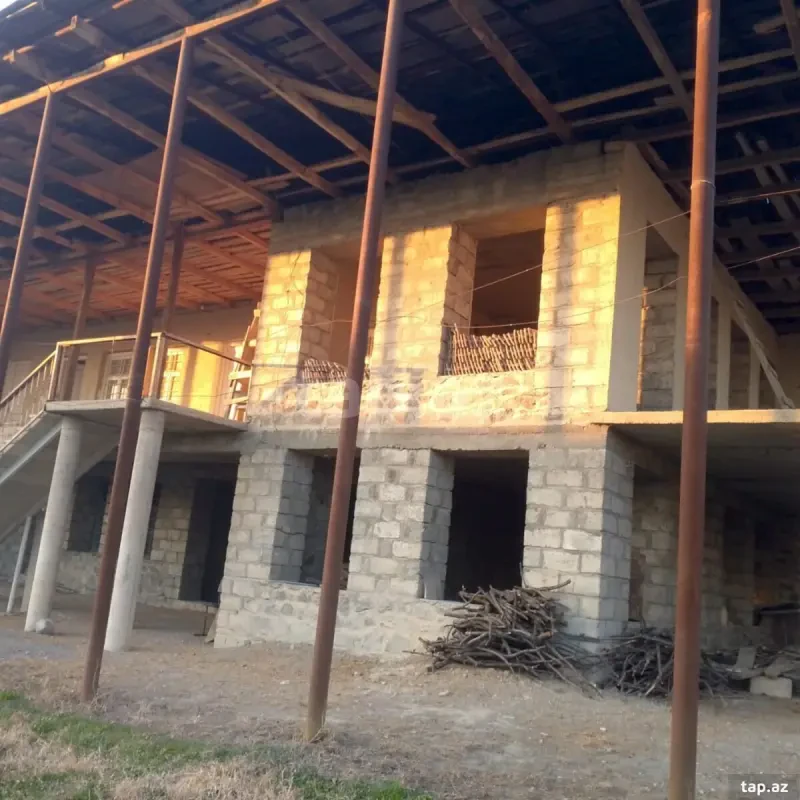 Satılır 6 otaqlı həyət evi 250 m²