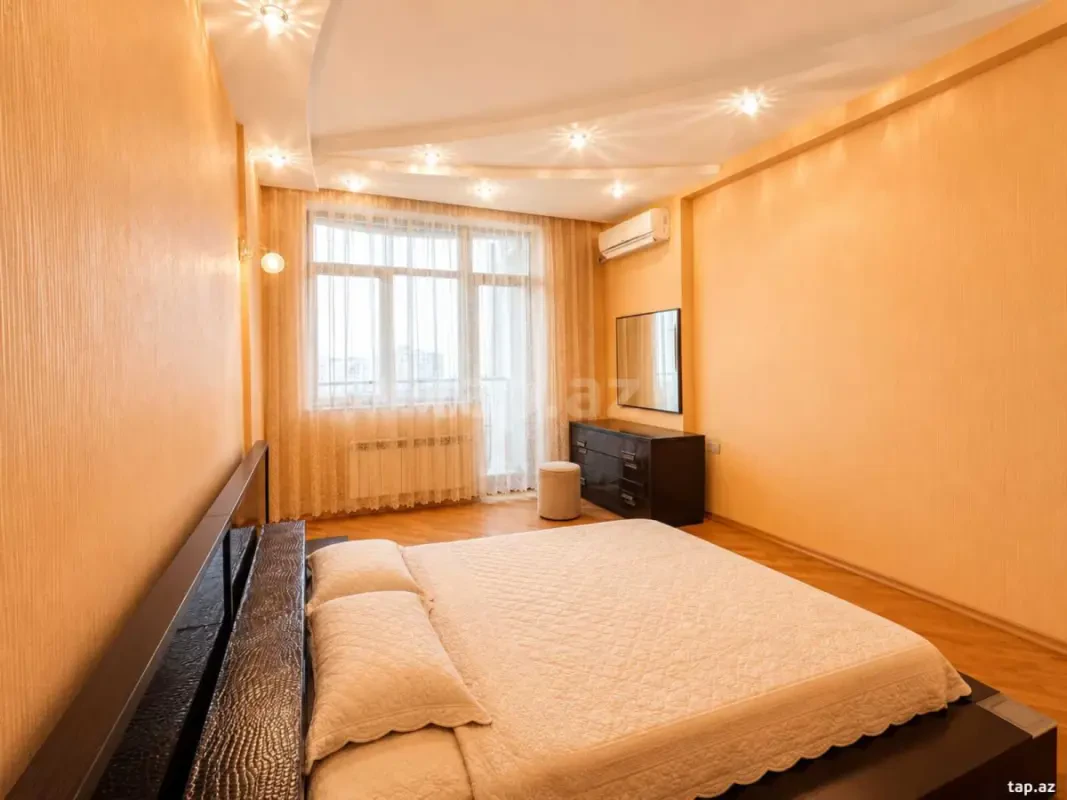 Kirayə verilir 3 otaqlı yeni tikili 145 m²