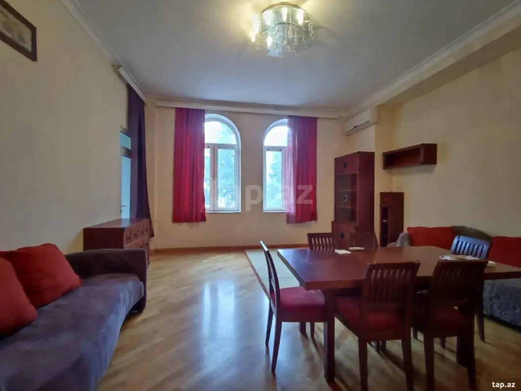 Kirayə verilir 3 otaqlı mənzil 119 m²