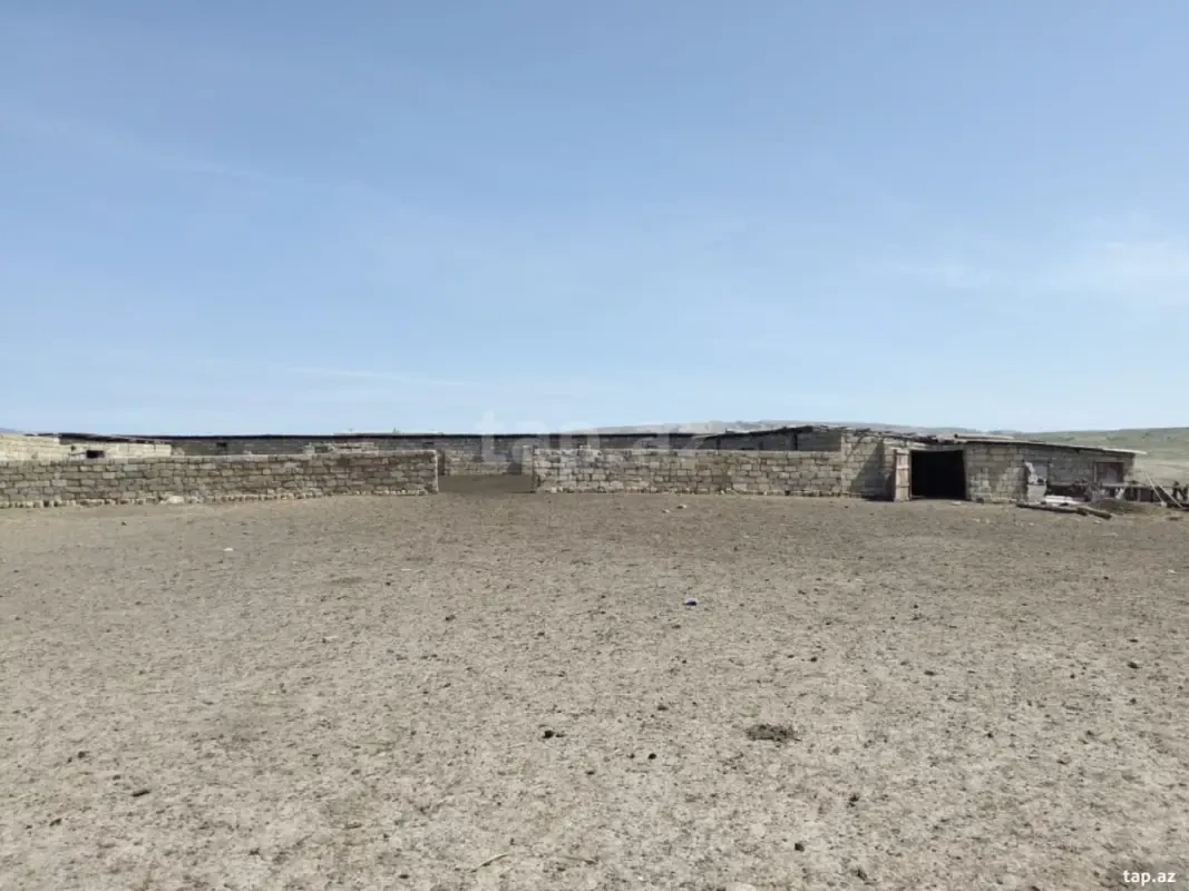 Satılır 4 otaqlı həyət evi 300 m²
