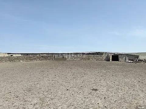 Satılır 4 otaqlı həyət evi 300 m² — Hacıqabul 4 otaq 300.00 m²
