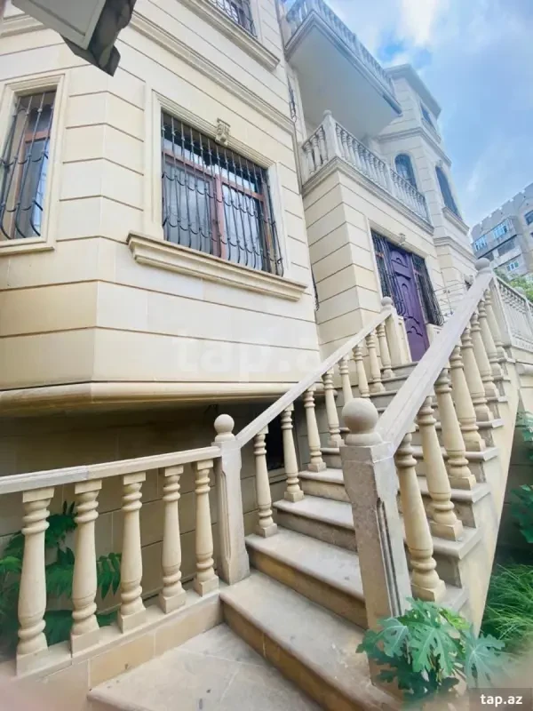 Satılır 5 otaqlı həyət evi 480 m²