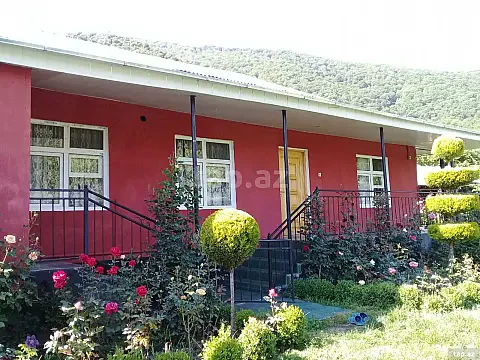 Kirayə verilir 4 otaqlı həyət evi 120 m² — Qax 4 otaq 120.00 m²