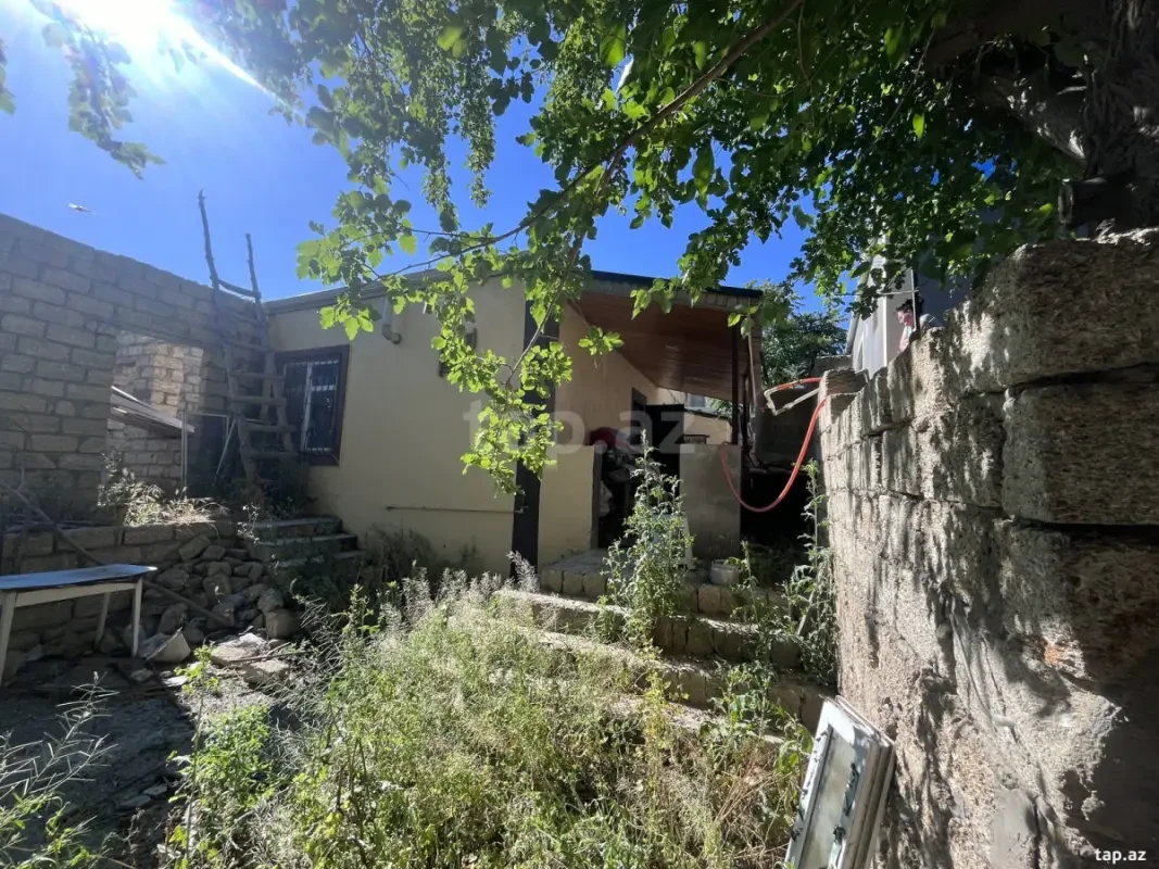 Satılır 5 otaqlı həyət evi 200 m²