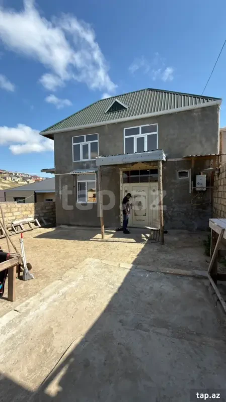Satılır 5 otaqlı həyət evi 100 m²