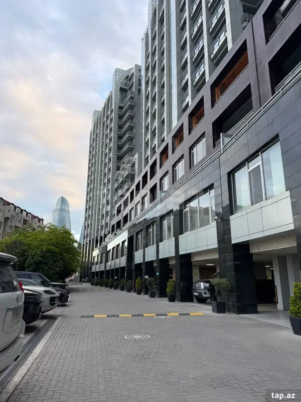 Kirayə verilir 2 otaqlı yeni tikili 120 m²