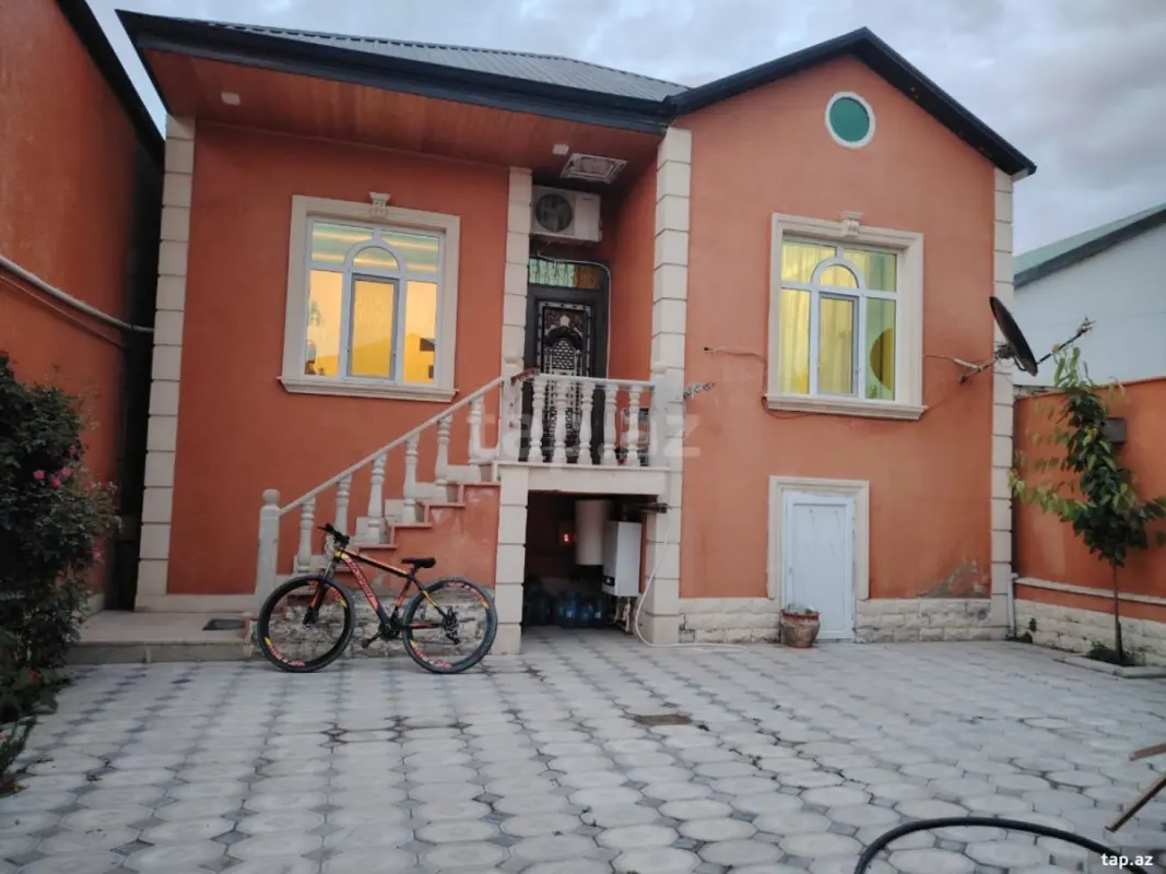 Satılır 3 otaqlı həyət evi 1.7 m²