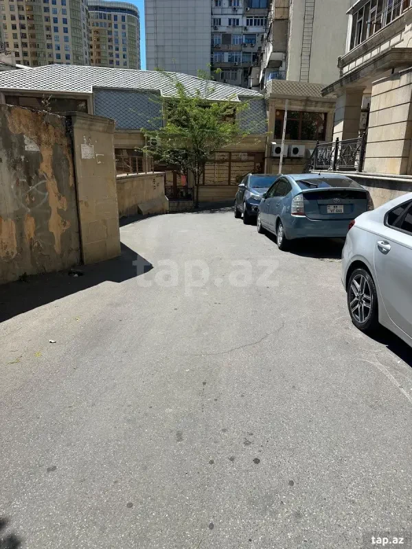 Kirayə verilir 4 otaqlı mənzil 130 m²