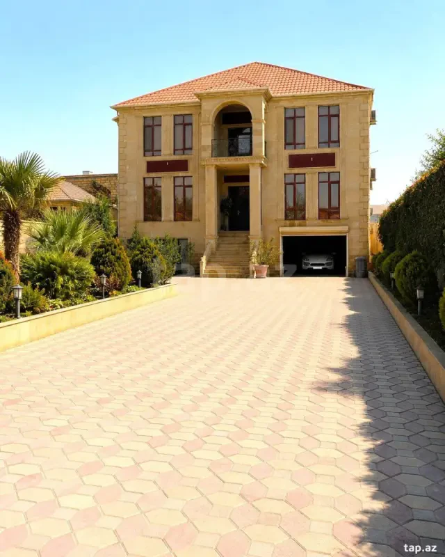 Satılır 9 otaqlı həyət evi 660 m²