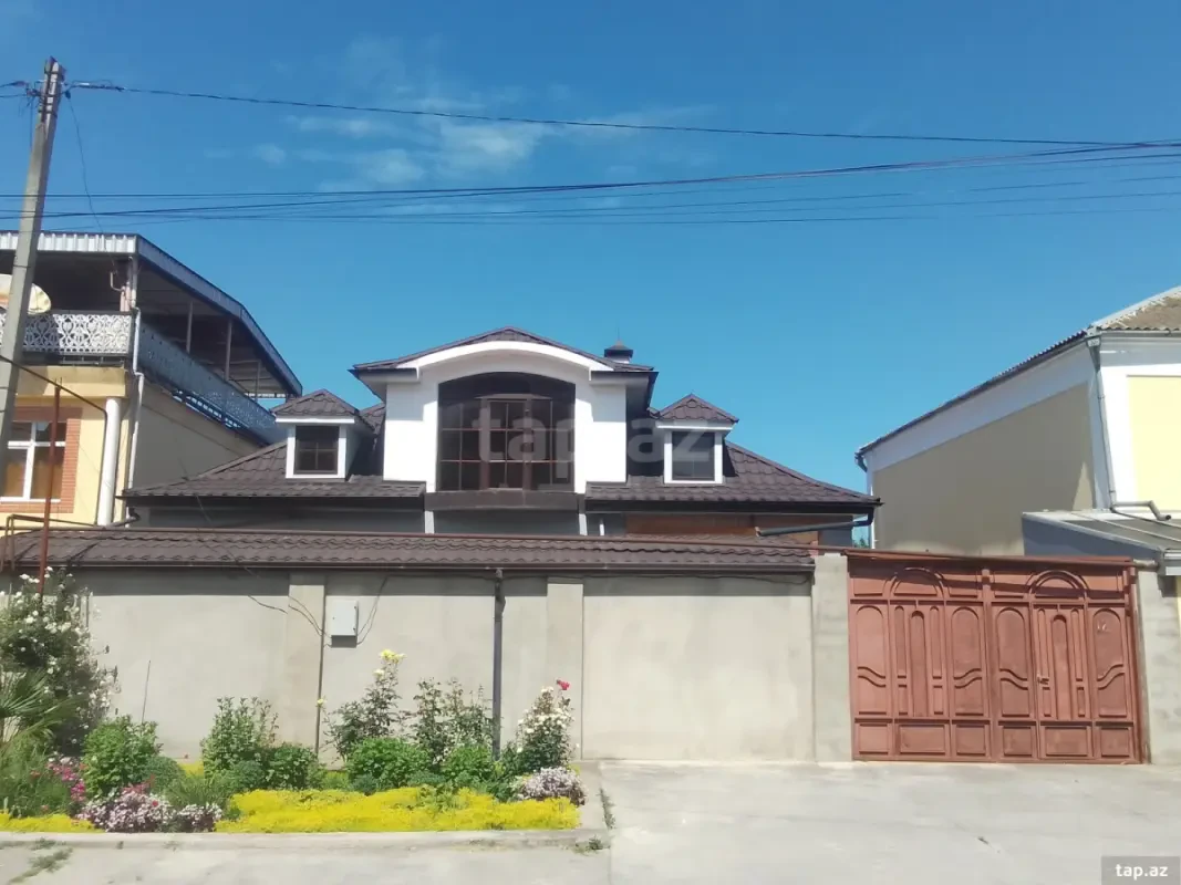 Satılır 5 otaqlı həyət evi 165 m²