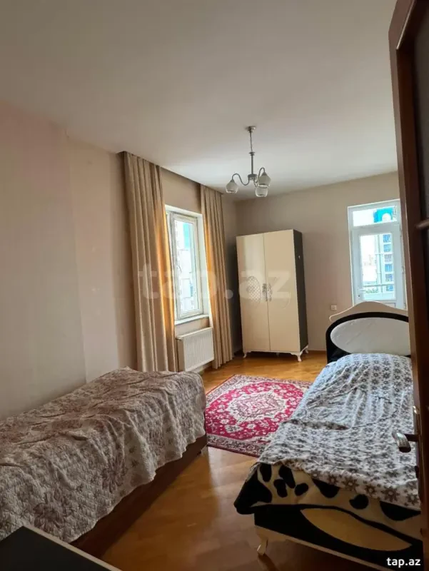 Kirayə verilir 3 otaqlı yeni tikili 140 m²