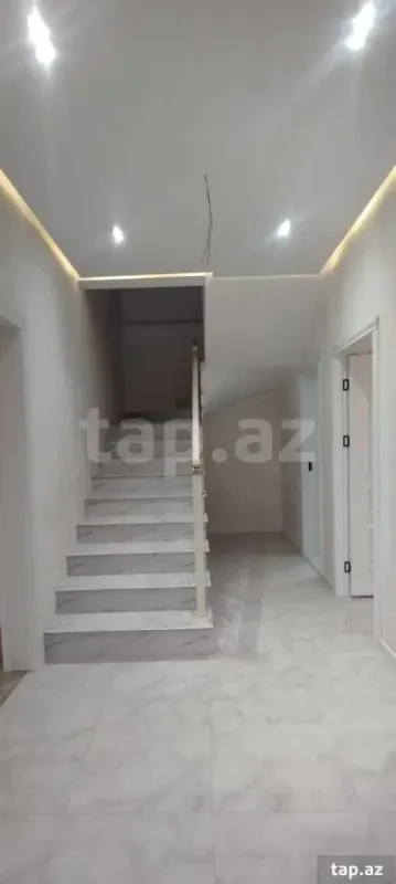 Satılır 4 otaqlı həyət evi 200 m²