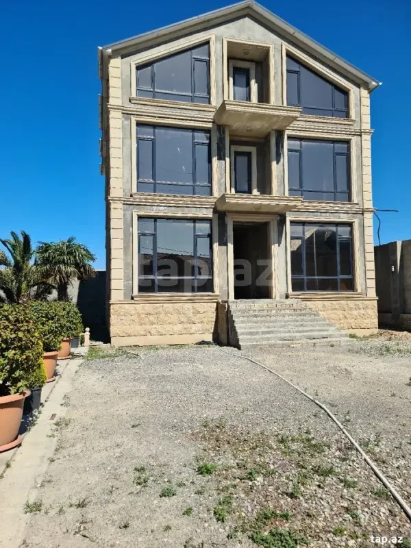 Satılır 15 otaqlı həyət evi 550 m²