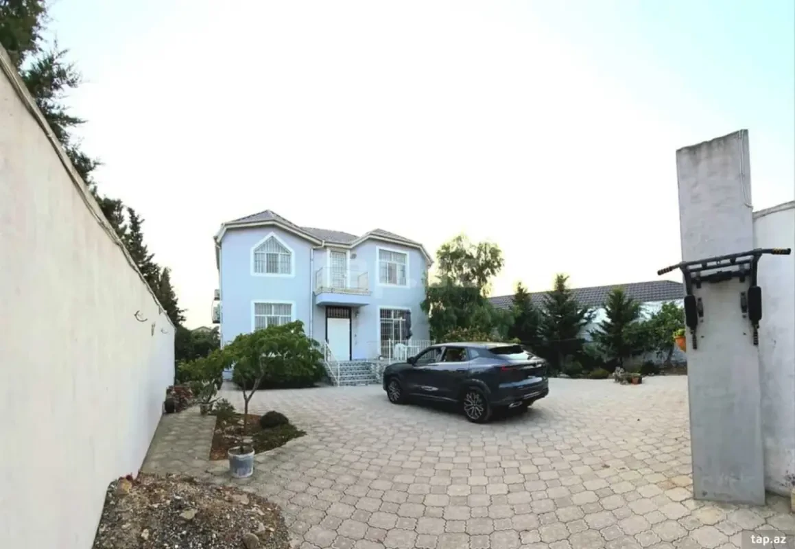 Satılır 6 otaqlı həyət evi 200 m²