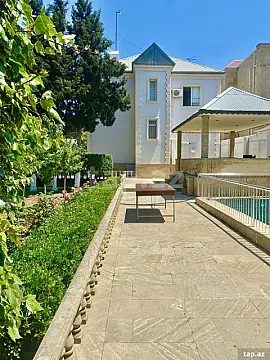 Kirayə verilir 5 otaqlı həyət evi 300 m² — Bakı, Novxanı 5 otaq 300.00 m²