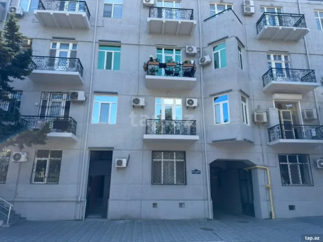 Satılır 3 otaqlı mənzil 110 m²