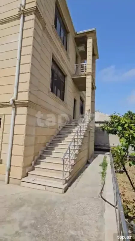 Satılır 6 otaqlı həyət evi 400 m²
