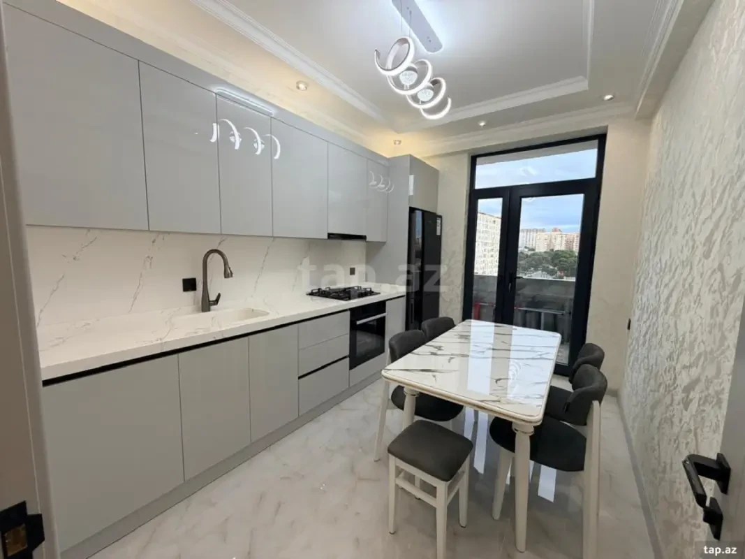 Kirayə verilir 3 otaqlı yeni tikili 101 m²