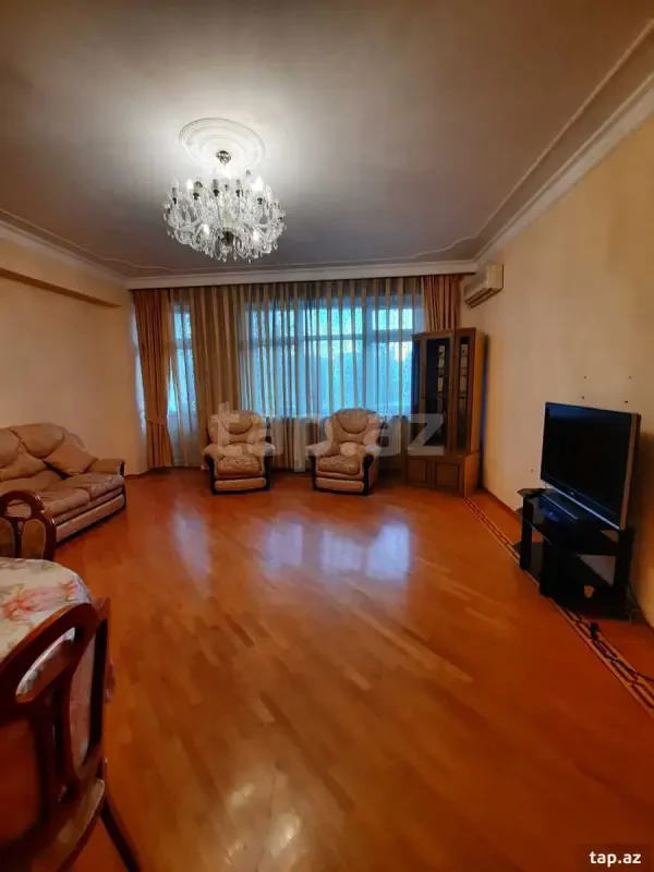 Kirayə verilir 3 otaqlı yeni tikili 137 m²
