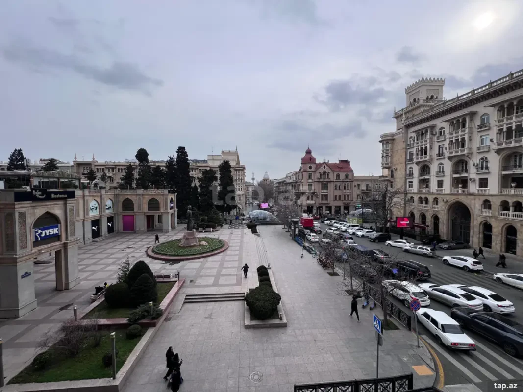 Satılır 7 otaqlı yeni tikili 420 m²