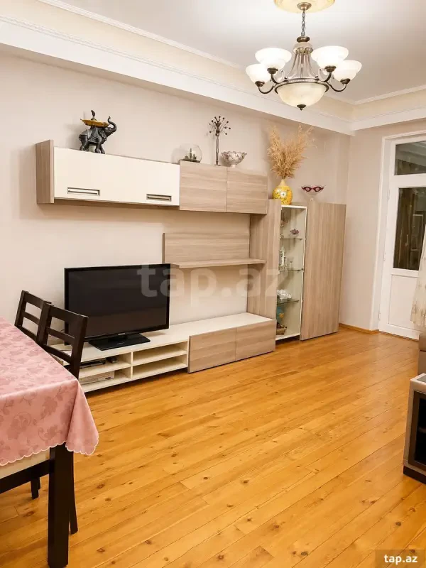 Kirayə verilir 2 otaqlı yeni tikili 80 m²