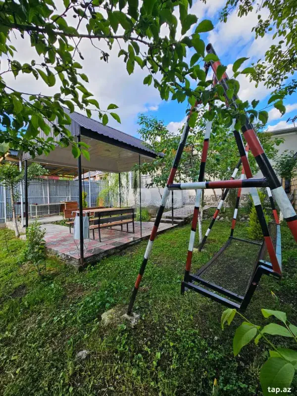 Kirayə verilir 4 otaqlı həyət evi 9999 m²