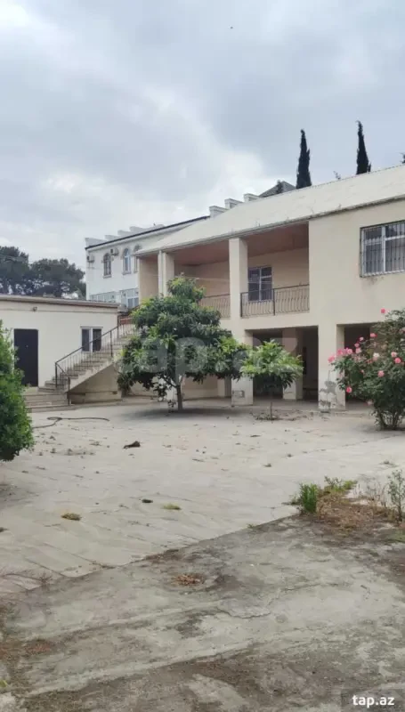 Satılır 8 otaqlı həyət evi 200 m²