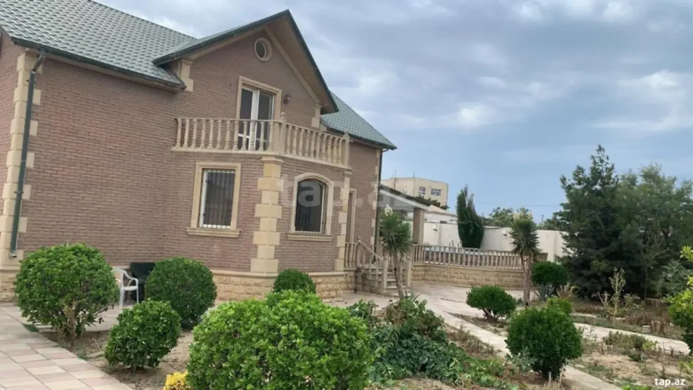 Satılır 5 otaqlı həyət evi 380 m²