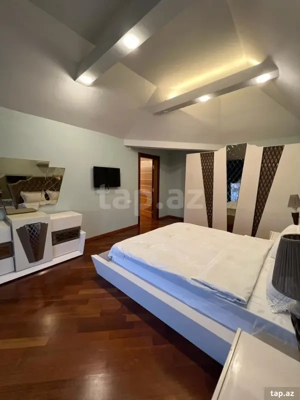 Kirayə verilir 10 otaqlı həyət evi 400 m²