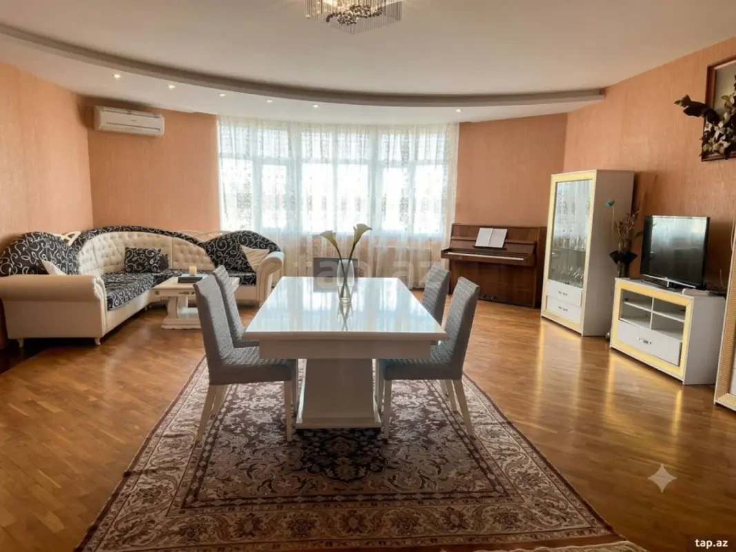 Kirayə verilir 3 otaqlı yeni tikili 200 m²