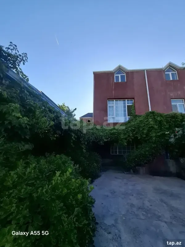 Satılır 9 otaqlı həyət evi 470 m²