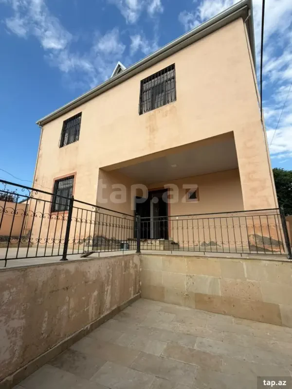 Satılır 5 otaqlı həyət evi 240 m²