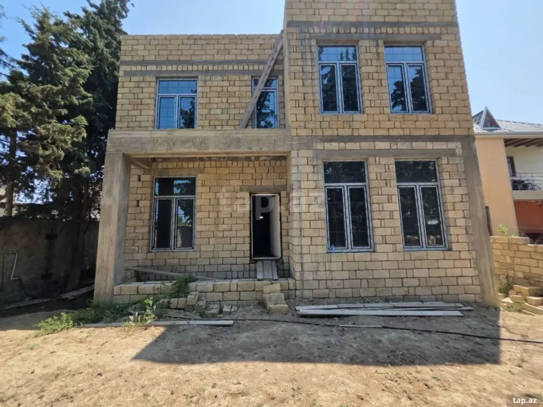 Satılır 5 otaqlı həyət evi 236 m²
