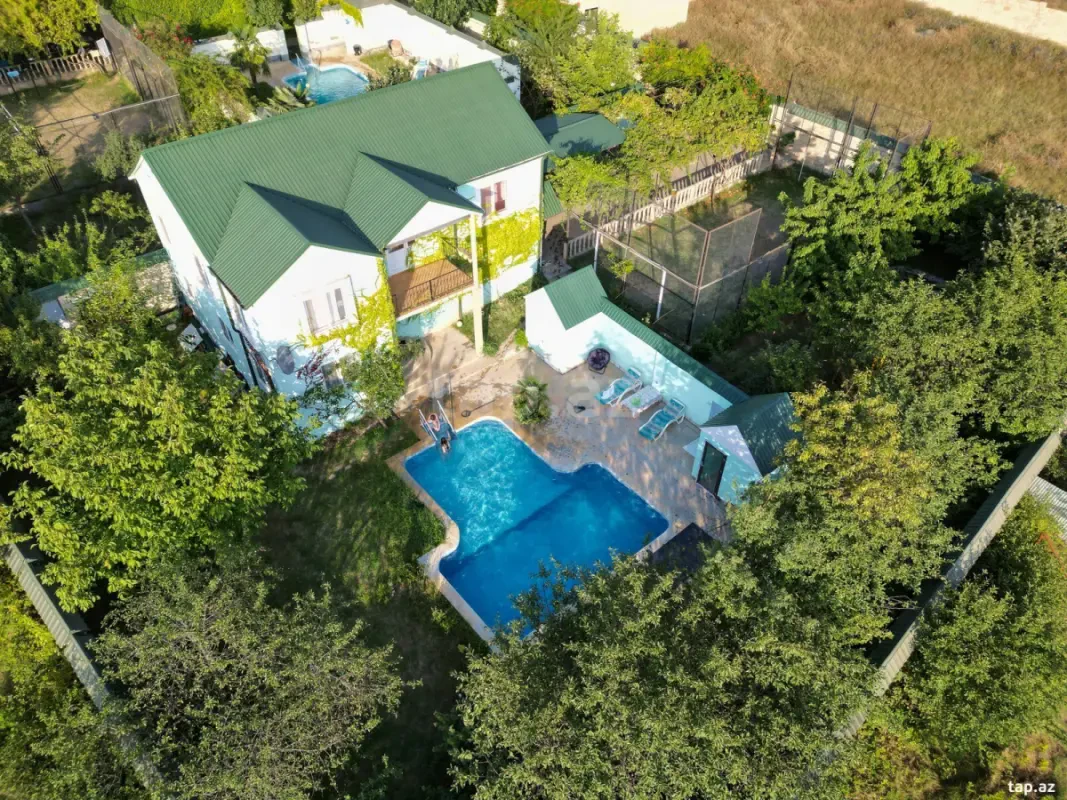 Kirayə verilir 8 otaqlı həyət evi 220 m²