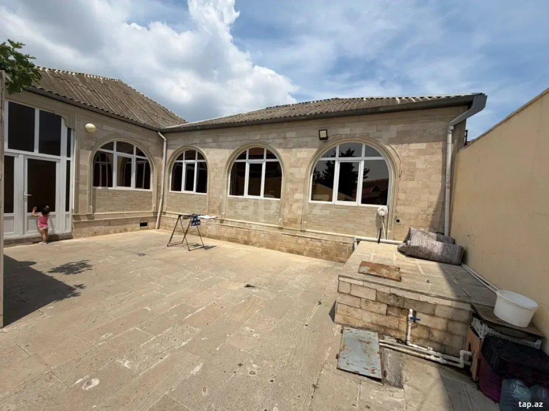 Satılır 6 otaqlı həyət evi 250 m²