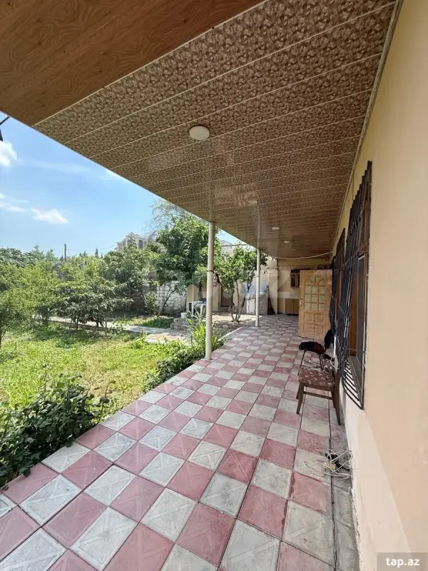 Satılır 14 otaqlı həyət evi 2300 m²
