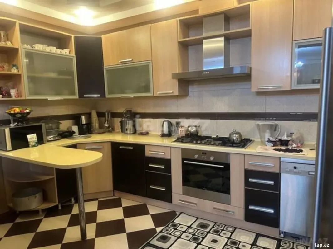 Satılır 7 otaqlı həyət evi 400 m²