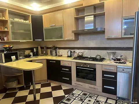 Satılır 7 otaqlı həyət evi 400 m² — Bakı, Novxanı 7 otaq 400.00 m²