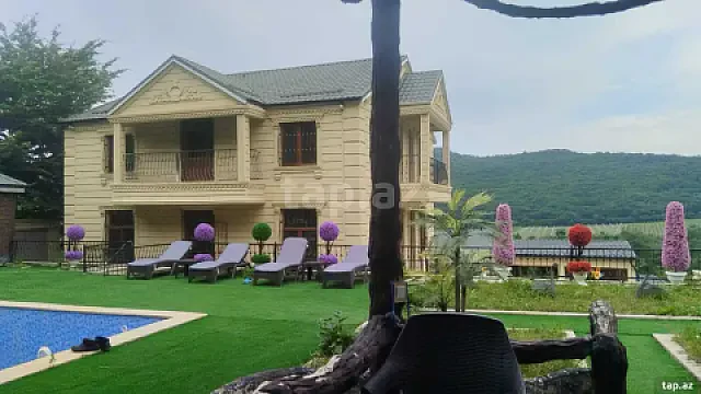 Kirayə verilir 6 otaqlı həyət evi 300 m² — Quba 6 otaq 300.00 m²