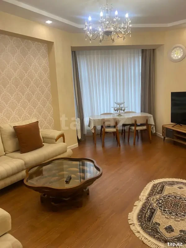 Kirayə verilir 3 otaqlı yeni tikili 130 m²