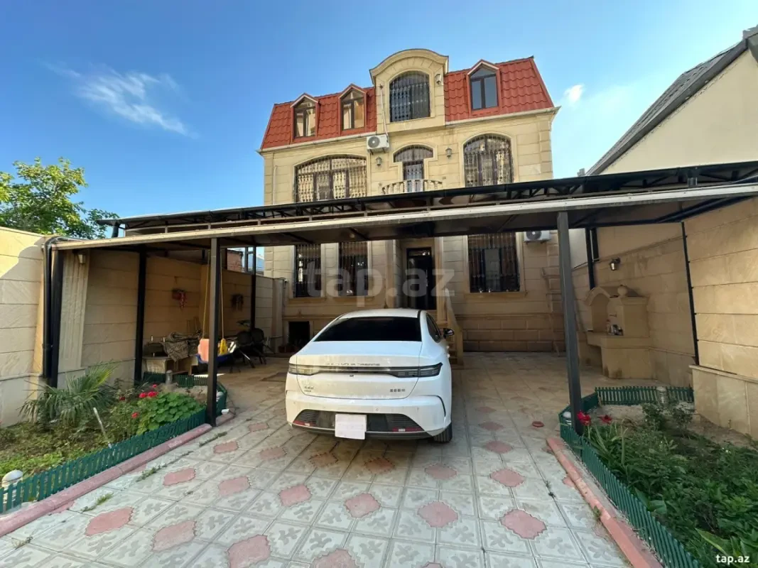 Satılır 7 otaqlı həyət evi 380 m²