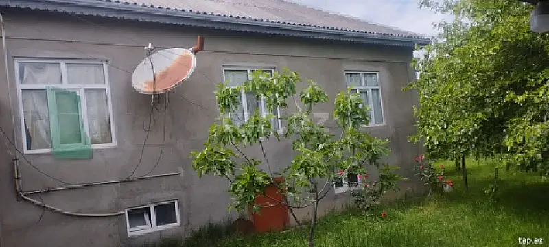 Kirayə verilir 4 otaqlı həyət evi 200 m² — Quba 4 otaq 200.00 m²