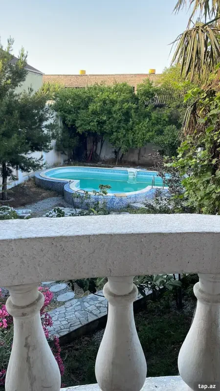 Kirayə verilir 12 otaqlı həyət evi 400 m²