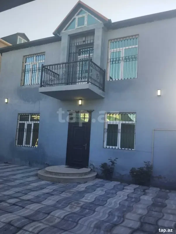 Satılır 7 otaqlı həyət evi 180 m²