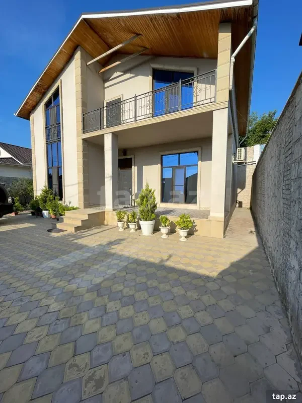 Satılır 6 otaqlı həyət evi 200 m²